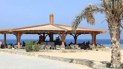 ثري كورنرز هابي لايف بيتش